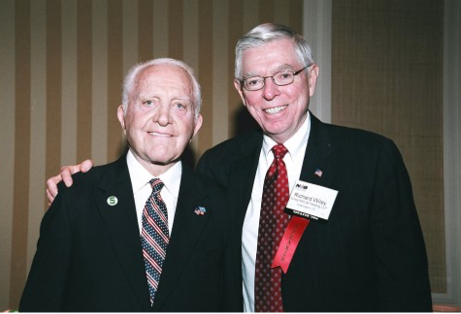 Richard E. Wiley recognized with Honorary Alumni Award